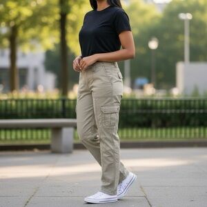 Chico’s Light Beige Cargo Pants Size M Beachy Boho Hiking Athleasure Pants